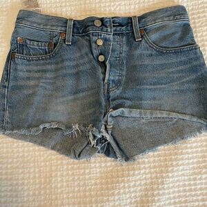 Levi Shorts Size 27